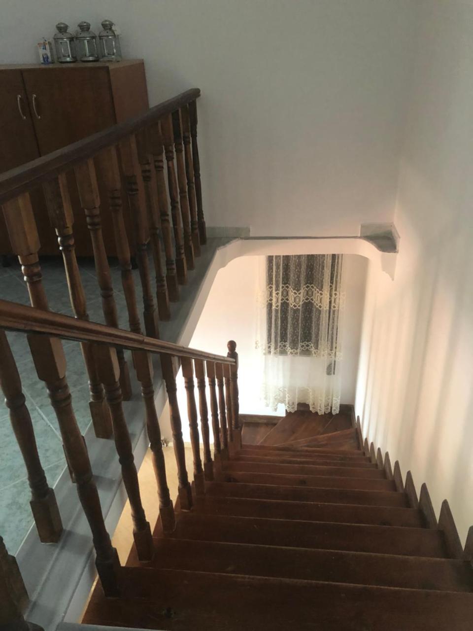 בראט Guest House Xhuljon מראה חיצוני תמונה